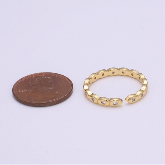 Dainty Cubic Mini Gold Ring - Picture 4 of 4